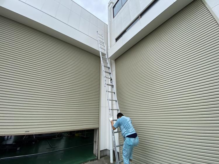 工場の雨漏り・・・増築部から！！